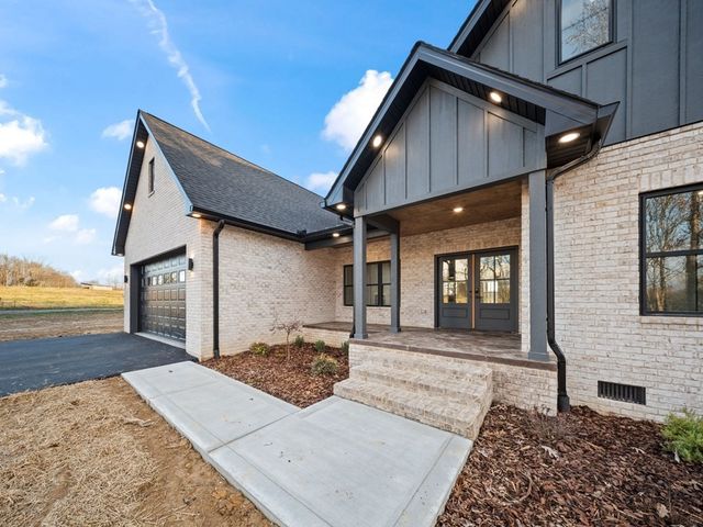 6400 Thomas Twin Oak Rd, Baxter, TN 38544