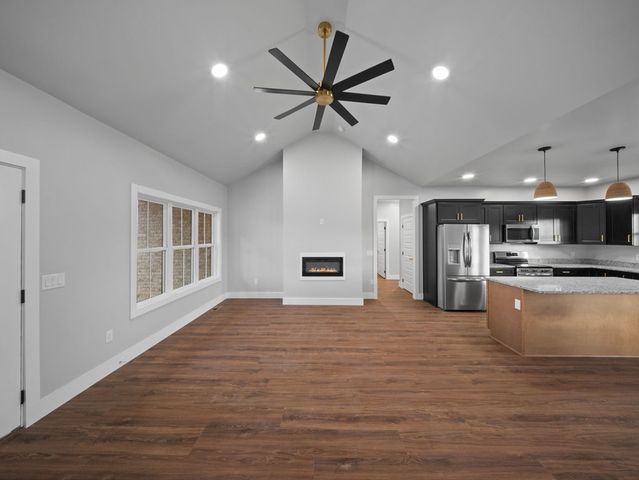 6400 Thomas Twin Oak Rd, Baxter, TN 38544