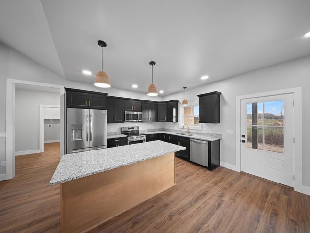 6400 Thomas Twin Oak Rd, Baxter, TN 38544