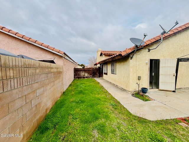 3220 E Avenue S2, Palmdale, CA 93550