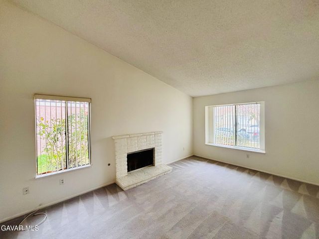 3220 E Avenue S2, Palmdale, CA 93550