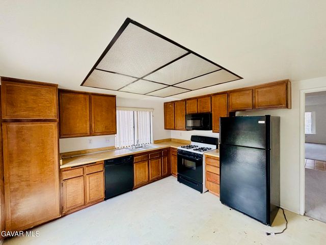 3220 E Avenue S2, Palmdale, CA 93550