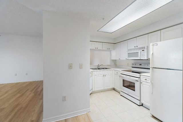 2729 Anzio Court 203, Palm Beach Gardens, FL 33410