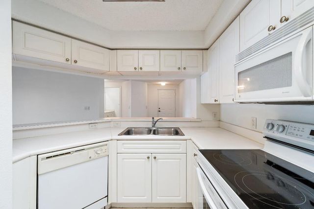 2729 Anzio Court 203, Palm Beach Gardens, FL 33410