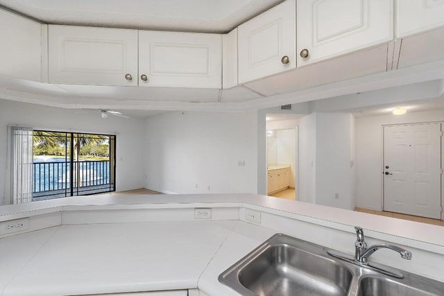 2729 Anzio Court 203, Palm Beach Gardens, FL 33410