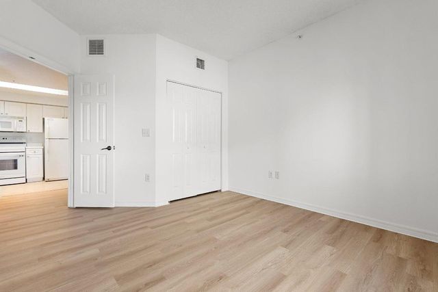 2729 Anzio Court 203, Palm Beach Gardens, FL 33410