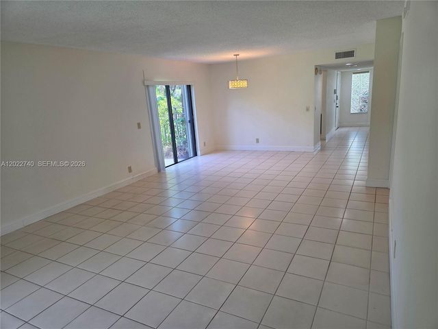 413 Lakeview Dr 104, Weston, FL 33326