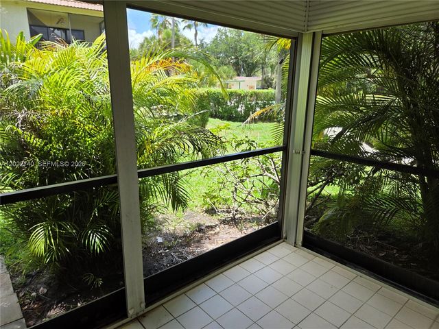 413 Lakeview Dr 104, Weston, FL 33326