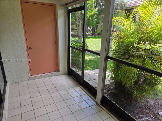 413 Lakeview Dr 104, Weston, FL 33326