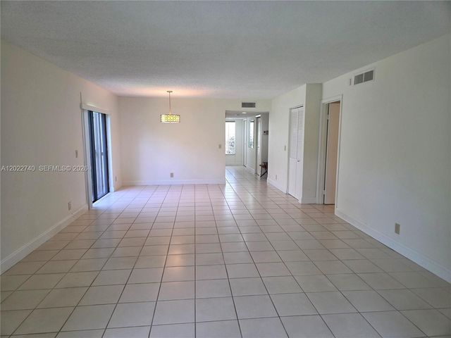 413 Lakeview Dr 104, Weston, FL 33326