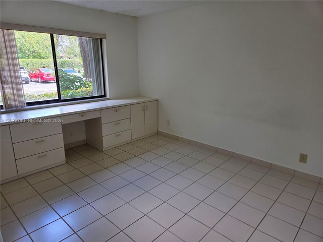 413 Lakeview Dr 104, Weston, FL 33326