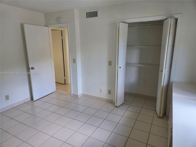 413 Lakeview Dr 104, Weston, FL 33326
