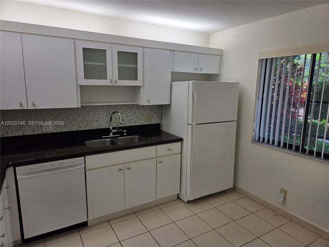 413 Lakeview Dr 104, Weston, FL 33326