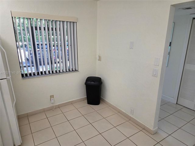 413 Lakeview Dr 104, Weston, FL 33326
