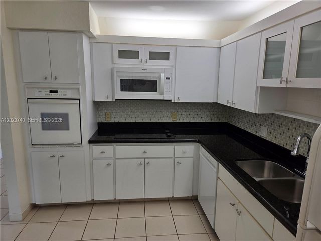 413 Lakeview Dr 104, Weston, FL 33326