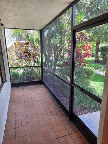 413 Lakeview Dr 104, Weston, FL 33326