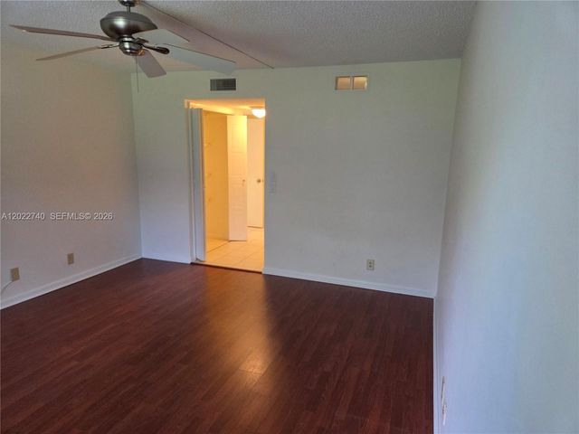 413 Lakeview Dr 104, Weston, FL 33326