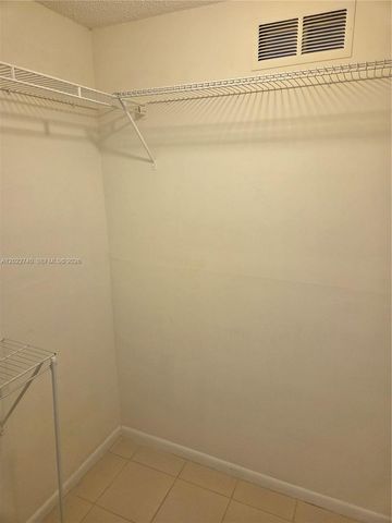 413 Lakeview Dr 104, Weston, FL 33326