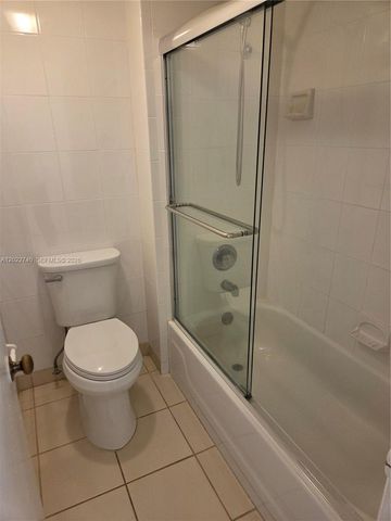 413 Lakeview Dr 104, Weston, FL 33326
