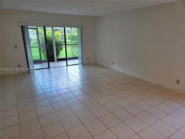 413 Lakeview Dr 104, Weston, FL 33326