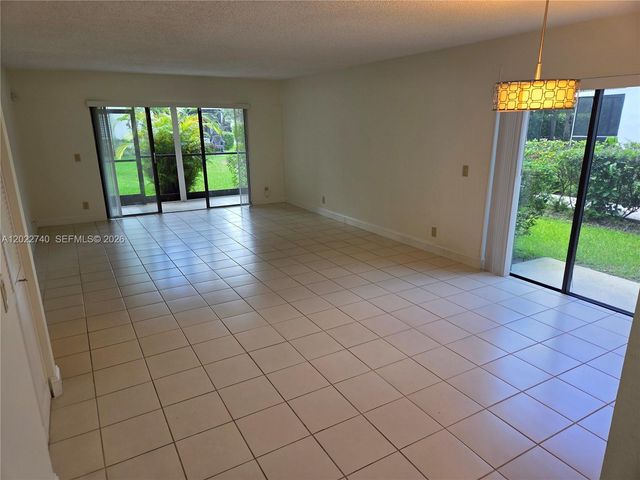 413 Lakeview Dr 104, Weston, FL 33326