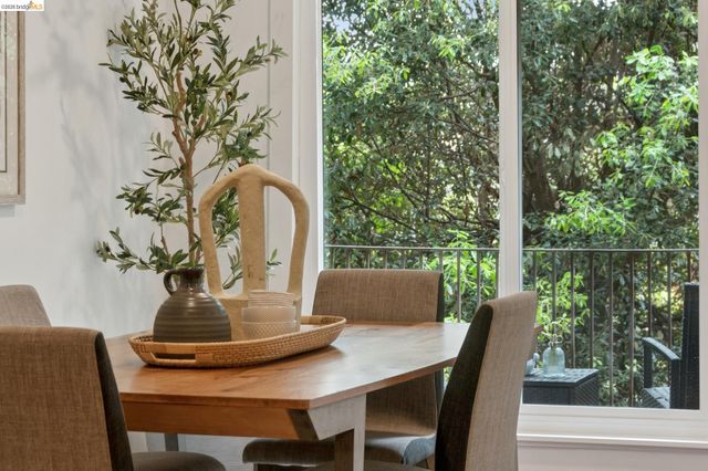 199 Montecito Ave. 107, Oakland, CA 94610