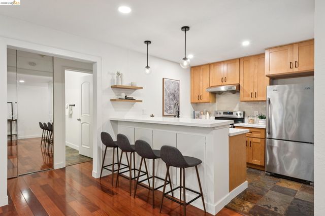 199 Montecito Ave. 107, Oakland, CA 94610