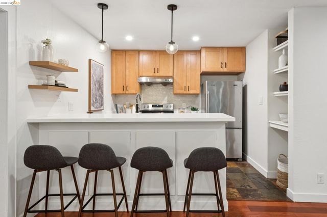 199 Montecito Ave. 107, Oakland, CA 94610