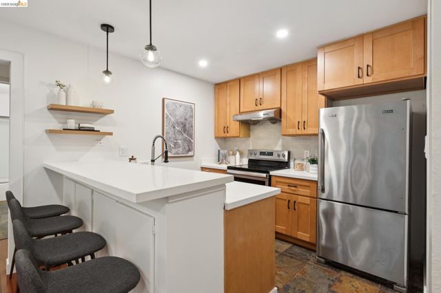 199 Montecito Ave. 107, Oakland, CA 94610