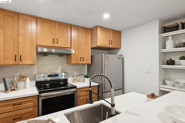 199 Montecito Ave. 107, Oakland, CA 94610