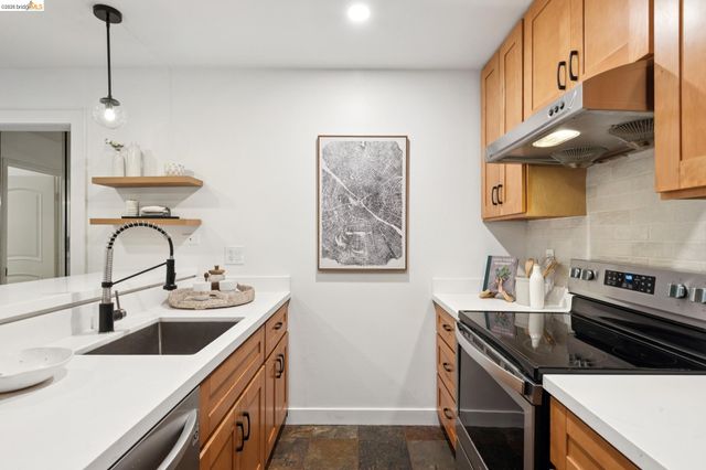 199 Montecito Ave. 107, Oakland, CA 94610