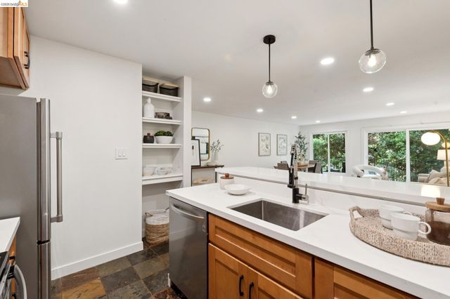 199 Montecito Ave. 107, Oakland, CA 94610