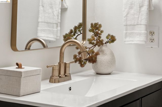 199 Montecito Ave. 107, Oakland, CA 94610