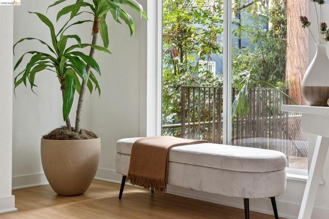 199 Montecito Ave. 107, Oakland, CA 94610