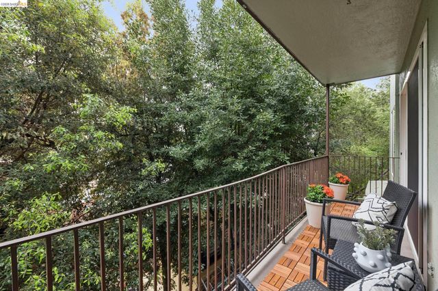 199 Montecito Ave. 107, Oakland, CA 94610