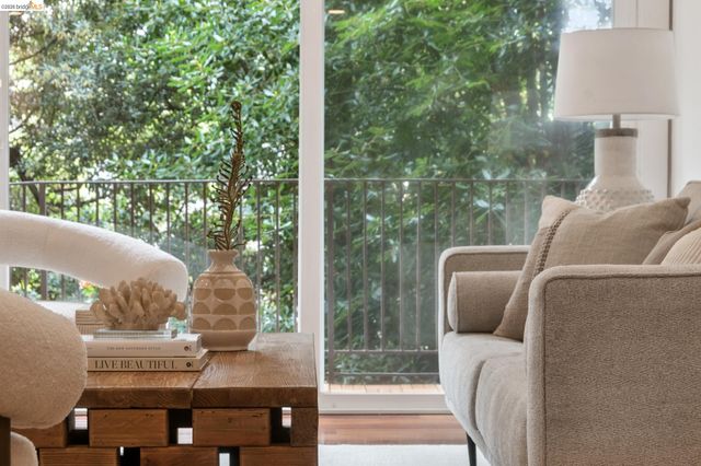 199 Montecito Ave. 107, Oakland, CA 94610