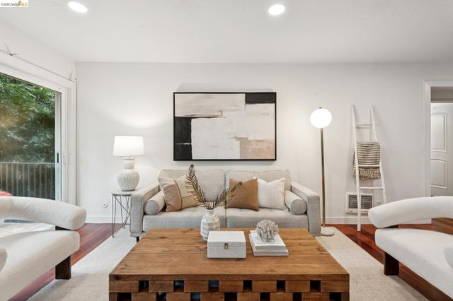 199 Montecito Ave. 107, Oakland, CA 94610