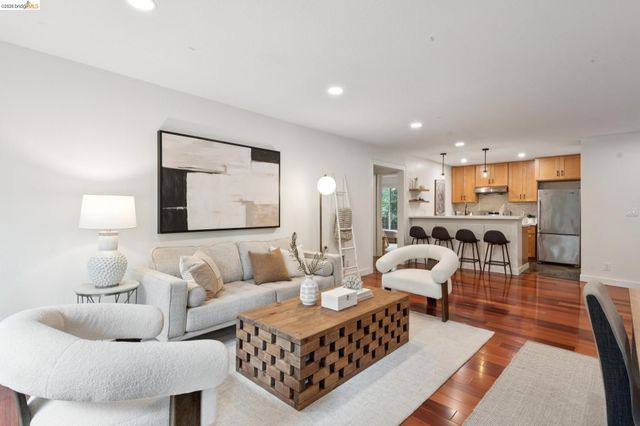 199 Montecito Ave. 107, Oakland, CA 94610