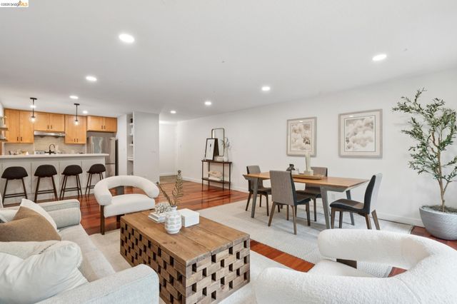 199 Montecito Ave. 107, Oakland, CA 94610