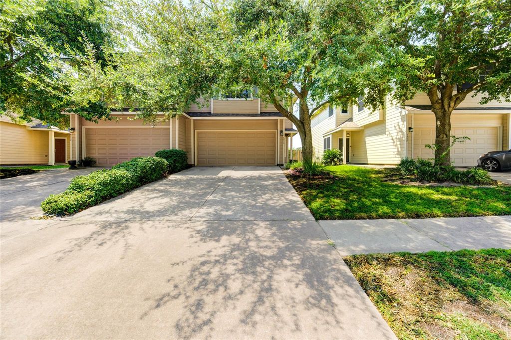 6210 Stoney Creek Drive, Pasadena, TX 77503