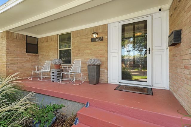 6138 N Jim Miller Road, Dallas, TX 75228