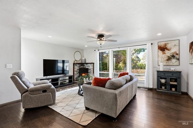 9298 W Teakwood Dr, Boise, ID 83709
