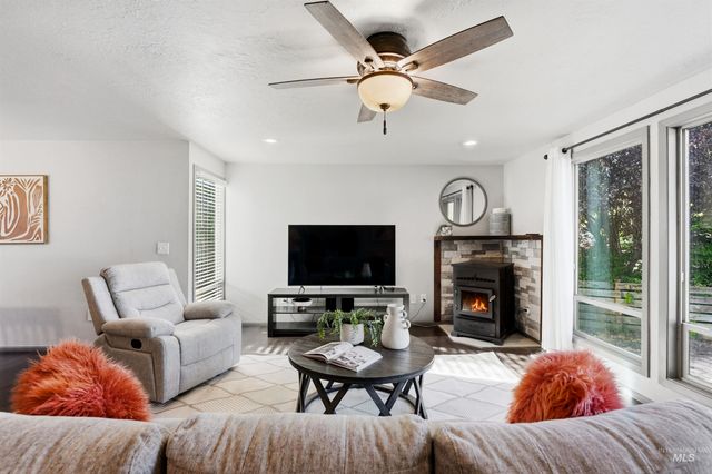 9298 W Teakwood Dr, Boise, ID 83709