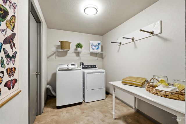 9298 W Teakwood Dr, Boise, ID 83709