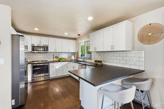 9298 W Teakwood Dr, Boise, ID 83709