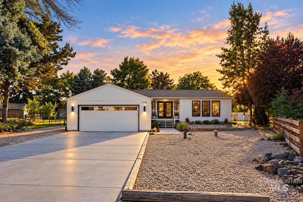 9298 W Teakwood Dr, Boise, ID 83709