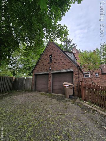 135 Wenonah Drive, Pontiac, MI 48341