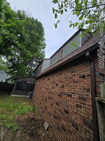 135 Wenonah Drive, Pontiac, MI 48341