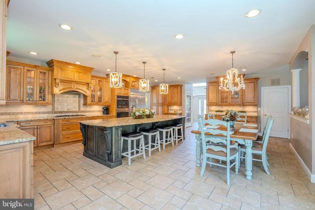 4 DORENE CT, Monroe Township, NJ 08831