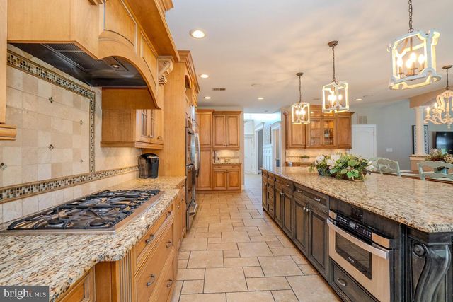 4 DORENE CT, Monroe Township, NJ 08831